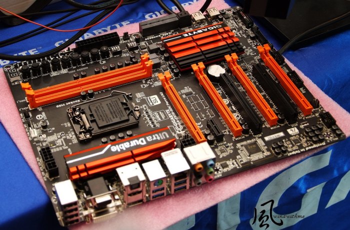 GIGABYTE Z97X-SOC Force LN2 motherboard (SLI and CrossFire)