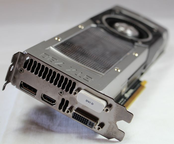 EVGA GeForce GTX 780 - CANON EOS 700D + CANON EF-S Lens 18-135mm f/3.5-5.6 IS STM
