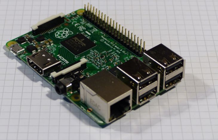 Raspberry Pi 2 Model B Desktop (Quad Core CPU 900 MHz, 1 GB RAM, Linux)