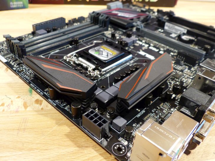 ASUS Z170 Pro Gaming Motherboard Unboxing